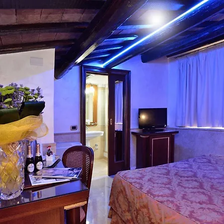 Otel Pantheon