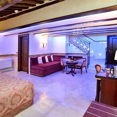 Otel Pantheon 4*