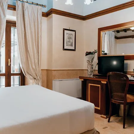 Hotel Pantheon 4*