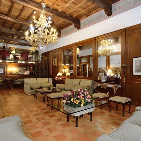 Pantheon Hotel 4*