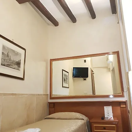 Pantheon Hotel 4*
