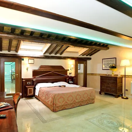 Hotel Pantheon 4*